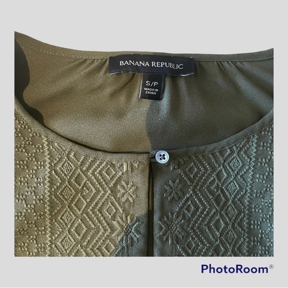 EUC Banana Republic khaki top, size small - Picture 2 of 7